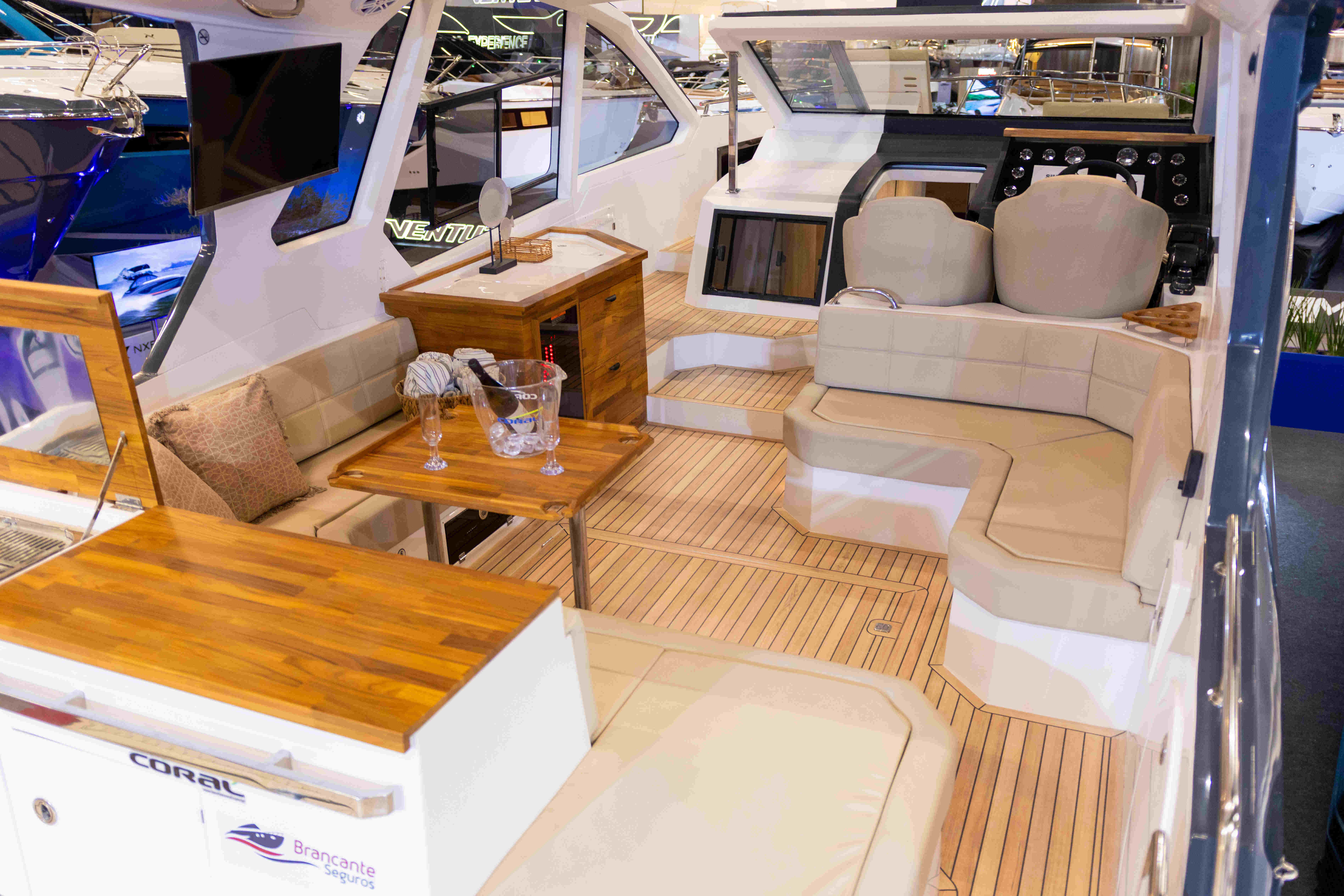 Coral 32 Sea Breeze é destaque do estaleiro no São Paulo Boat Show 2025